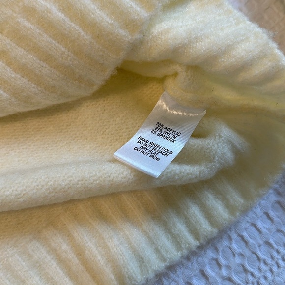 Lulu’s Crew Neck Cardigan Sweater Women Size Small Cream Bell Sleeve Top - Picture 7 of 7